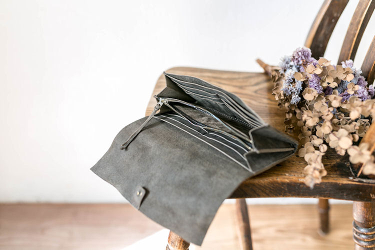 財布 ＞ 切落し本革長財布/グレー