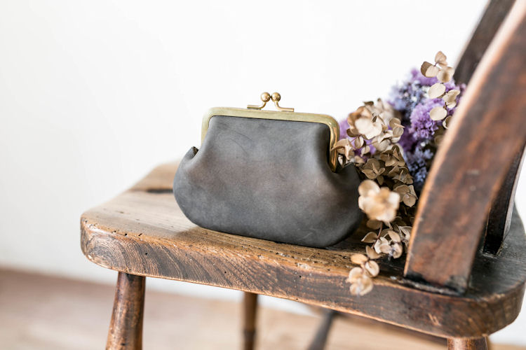 財布 ＞ 大人のがま口財布/本革グレー